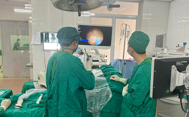 Hình ảnh tin tức Bệnh viện Đa khoa khu vực Nghĩa Lộ phẫu thuật thành công ca bệnh sỏi niệu quản lạc chỗ hiếm thấy