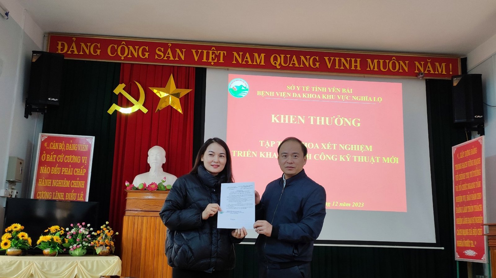 Hình ảnh tin tức Khen thưởng tập thể triển khai thành công kỹ thuật mới