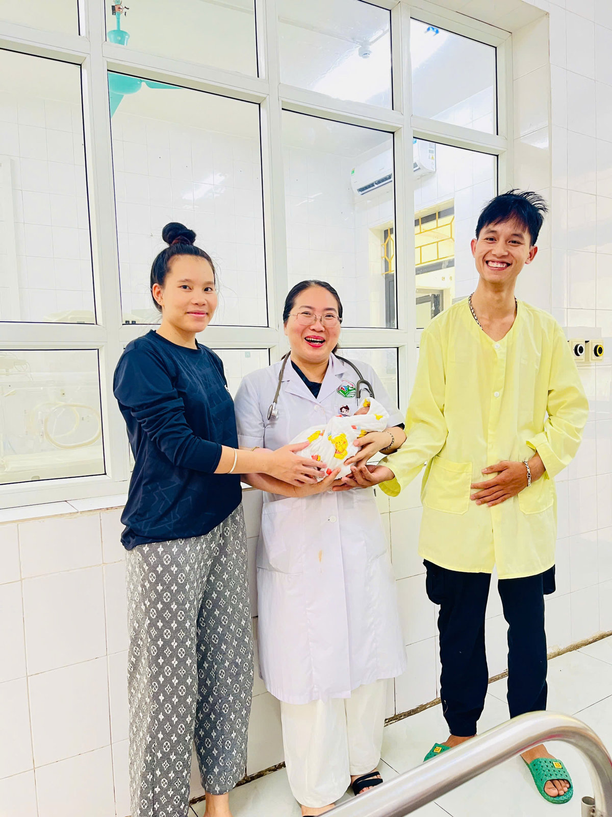 Hình ảnh tin tức HÀNH TRÌNH KỲ DIỆU CỦA "CHIẾN BINH TÍ HON" SINH NON 28 TUẦN TẠI BỆNH VIỆN ĐA KHOA SỐ 3 TỈNH LÀO CAI