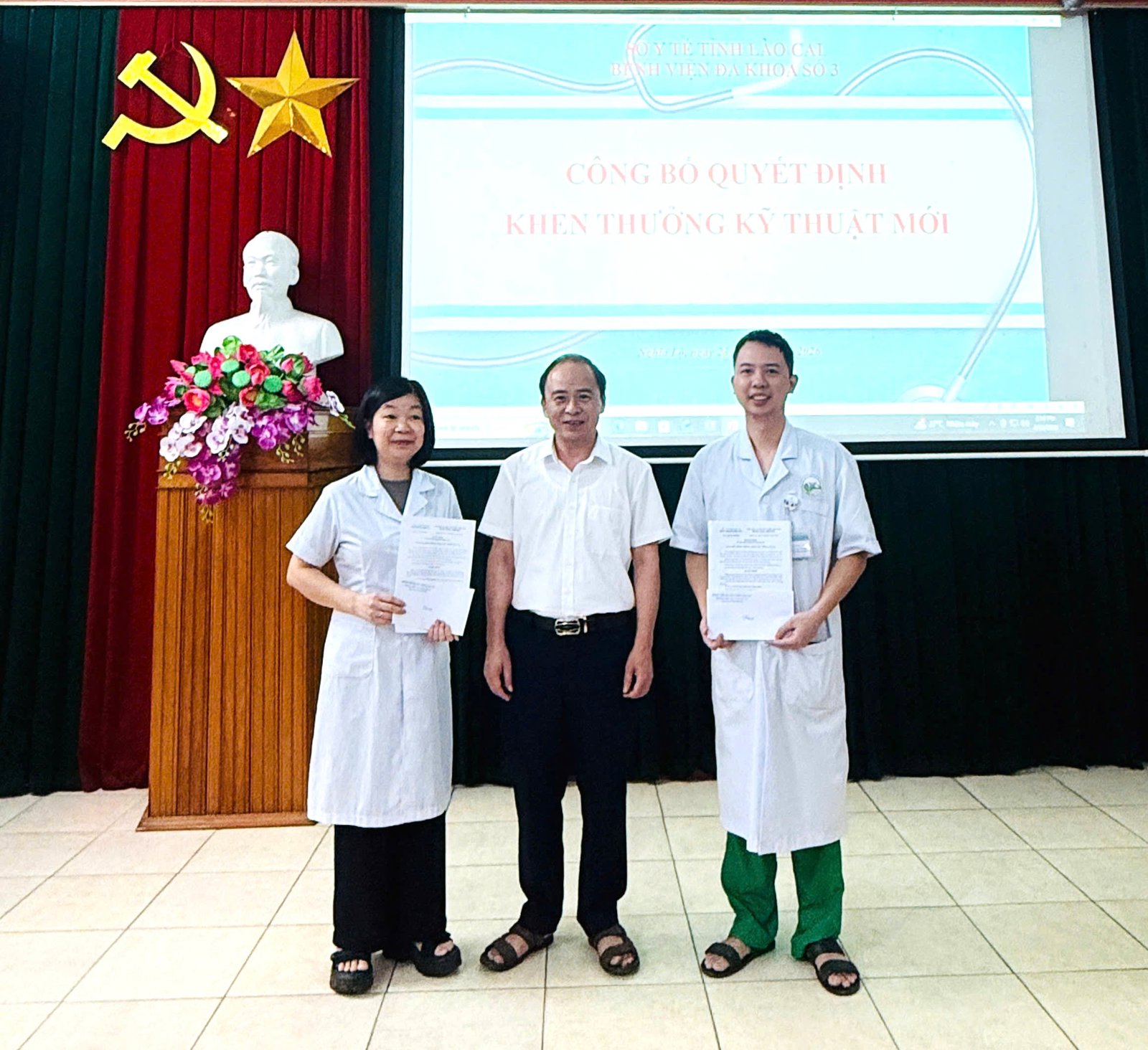 Hình ảnh tin tức Bệnh viện Đa khoa số 3 tỉnh Lào Cai đã tổ chức biểu dương và khen thưởng cho các khoa đã có thành tích xuất sắc trong triển khai kỹ thuật mới